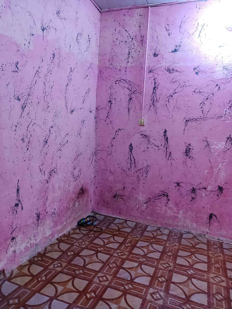 سلام عليكم بيت بياسين خريبط المساحه 280البيت يتكون 3 قرف ومطبخ وصاله وديوان وحمامات خارجيات ألبيت تجاوز ما عليه لا زاله ولا تبليغ شاهد ونسئل المنطقة وتأكد بنفسك ألبيت مرتب كهرباء 4 خطوط ماي على شارع السعر 15مليون وبيه مجال بصيط كلش(***********
