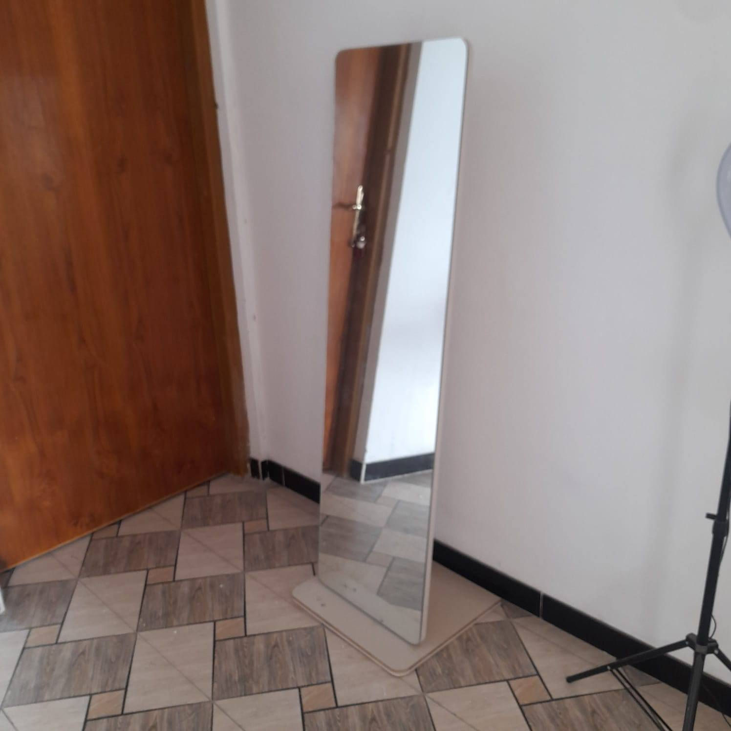 #غرفه نوم للبيع 
#غرفه مستعمله شي بسيط 
#سعرها مليون و250 الف قفل 
#مكلف #بالنشر 
للاستفسار الاتصال على الارقام التاليه
***********
*********** #واتساب
