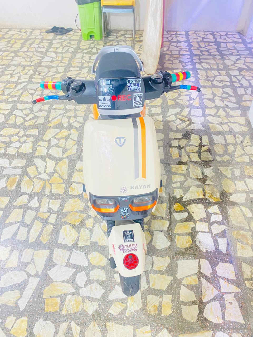 السلام عليكم دراجه ريان للبيع السعر 850 وبيهة مجال للطيبين مكفوله الدراجه من كلشي العنوان بغداد الشالجيه نادي الزوراء للأستفسار ***********
