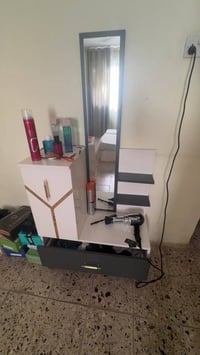 غرفة نوم • للبيع • تواصل خاص