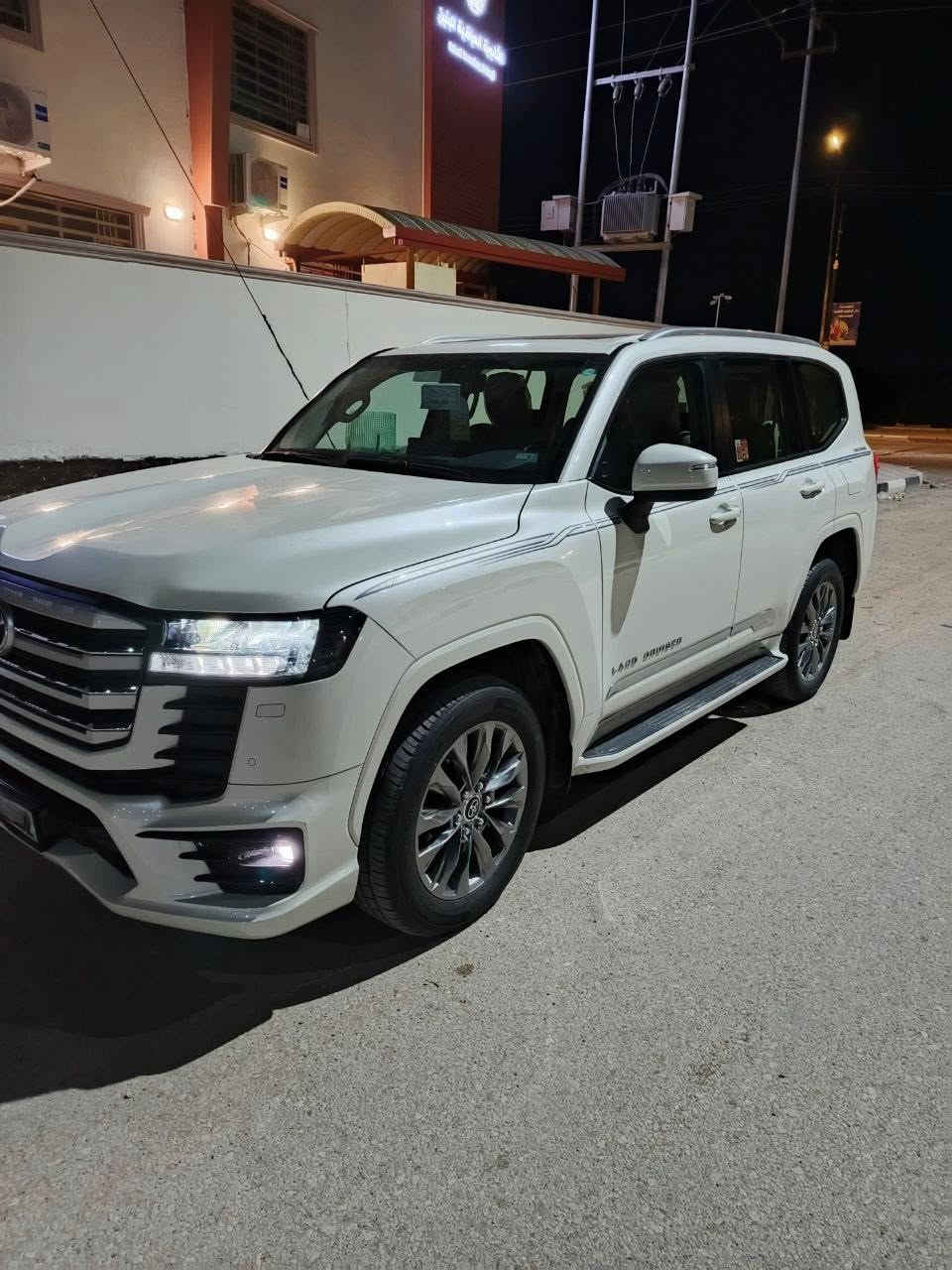 لاندكروزر 2023 للبيع
فول مواصفات. LIMITED
ماشية 26 ألف كم فقط.
السيارة مكفولة من الزيرو وعلى إيدي بعدهي.
ومازالت داخل الضمان ومكفولة من كلشي.
كاعياتها وبصمتها الثانية بعدهي ممفتوحة.
السيارة مغلفه تغليف PPF كامل من شركة Nano Ceramic ب 2000$
استخدام نظيف جداً، شرط الفحص.
ساز باب أول.
رقم بغداد باسمي، تحويل ثاني يوم.

السعر: 69,000$

***********
