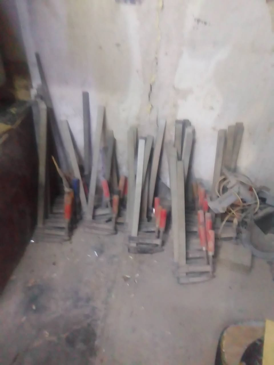 الفريزه ثري فيز نضيفه السعر 550
النمساويه نضيفه فول رنده ودبل شغاله السعر 350
المنشار الصينيه ثري فيز السعر 500
مجموعه شذريه كلهه شغاله السعر 850
الكمبريسر الحجم الكبير السعر 400
الفخات طول 60 العدد 50 
بغداد ساحة الشهداء قرب التقاعد العامه
***********
