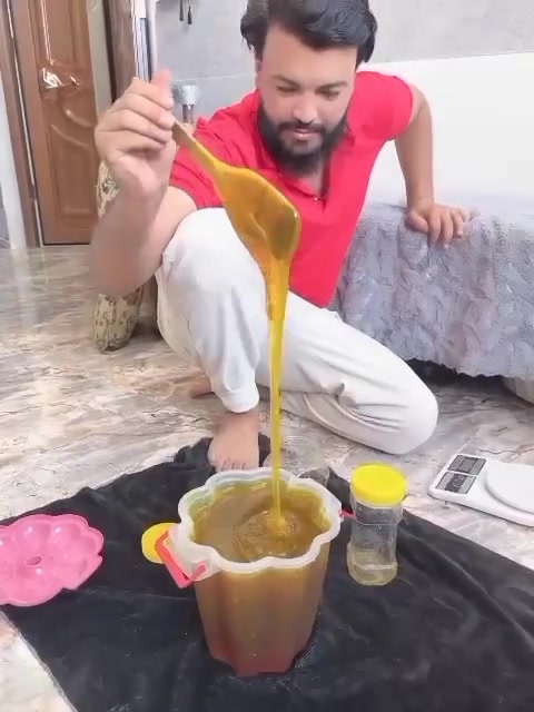 السلام عليكم اخوتي 🤍
عسل طبيعي درجة أولى جملة ومفرد ، شرط الفحص. طعم وريحة وشكل يرضيك، تاخذه وتعرضه على أكبر نحال أو أي شخص خبير بالعسل، وإذا مو زين لا تستلمه ولا تدفع دينار واحد وامانه الله على كلامي.

وإذا تحب تفحصه بالمختبر، وحتى بعد الاستلام إذا فحصته وطلع مو بالمواصفات المطلوبة، حقك ترجعه بكل أمانة.

🍯 العسل من مناحلنا الخاصة، طبيعي 100% وبجودة عالية.
متوفر عدنا جملة ومفرد وبكميات مختلفة.

🏡 وإذا تحب تجي للمنحل أو للبيت وتشوف العسل بنفسك، حياك الله وتشرفنا بزيارتك بأي وقت.

📞 للتواصل والاستفسار (اتصال أو واتساب):
***********
***********
