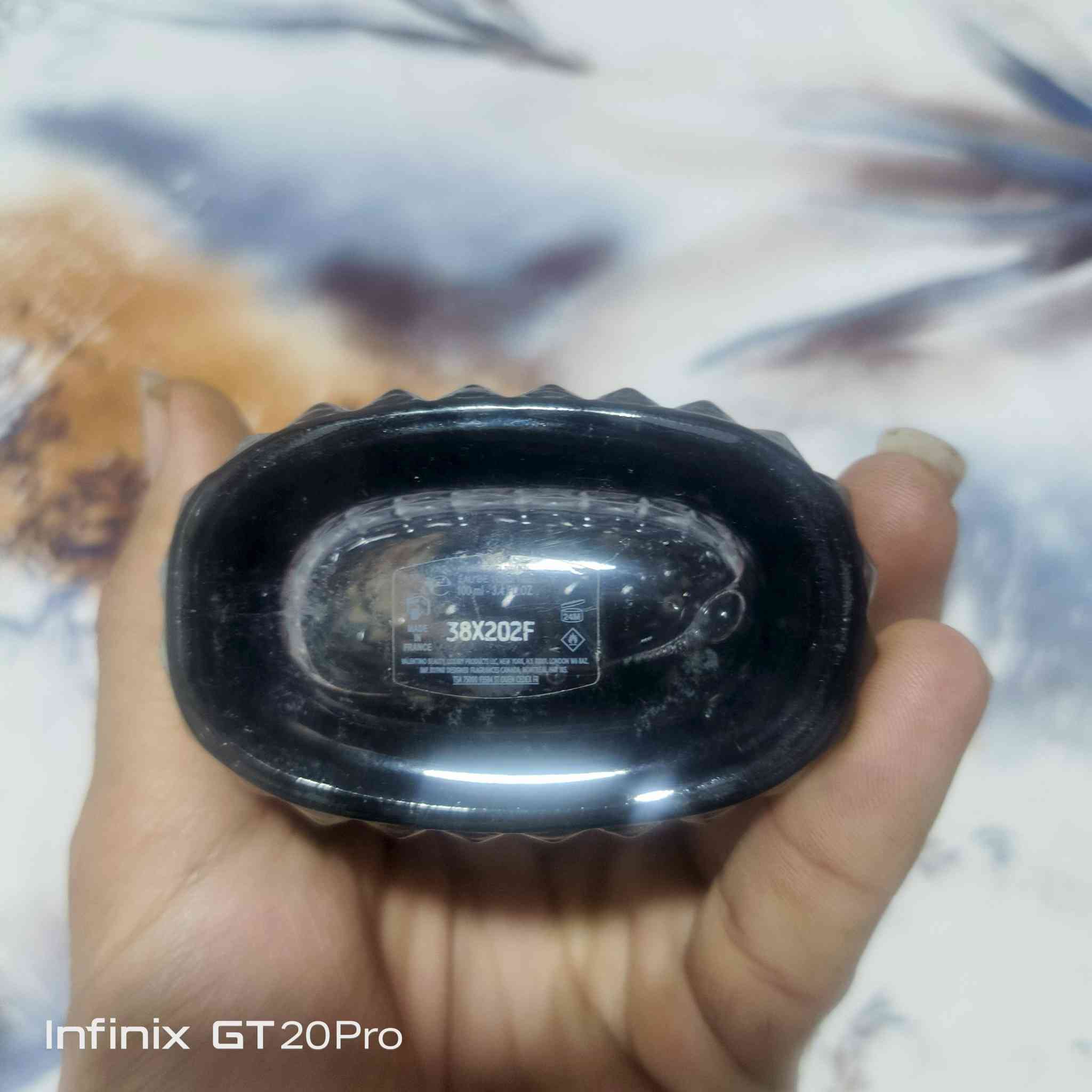 : Valentino Uomo Eau de Toilette 100 مل
الحالة: مستعمل بعناية، مستوى السائل 100% تقريبًا
: بدون علبة وكرتون، بدون قبق
الرائحة: كلاسيكية وفاخرة، أنيقة للرجال
سبب البيع عدي هواي عطور وأريد ابيعهم وفيرزاجي ديلان بلو نقص 25 أكثر اقل مادري والله بدون قبق وبدون كرتون العطور تجي للبيت تفحص تتأكد يله تشتري سعره ديلان بلو 45 والفلنتينو 60 ألف سعر نهائي العنوان البصره أبي الخصيب البهادريه رقمي ***********
