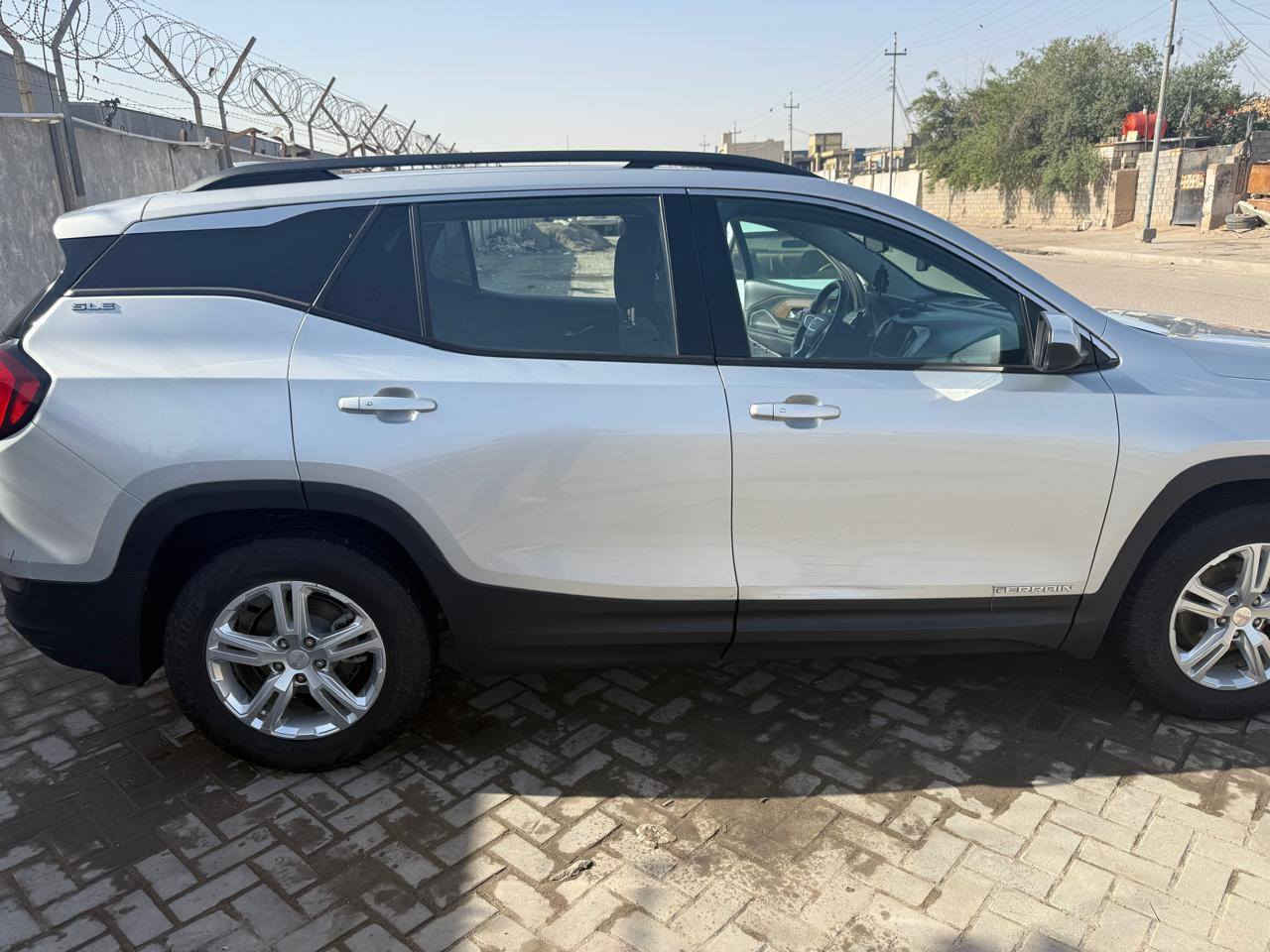 تيران سلفري للبيع
جيمسي تيران

السلام عليكم 
للبيع GMC تيران موديل 2020
فئة set 
فول 
لون سلفري
وارد امريكا 
رقم أربيل الجديد 

المواصفات
1- محرك 1500 تيربو  فور ويل AWD
2-رادار أمامي  
3- كشاف لايت 
4- گير بيانو  اوتو + عادي 
5- بصمه + بصمه ابواب 
6- تشغيل عن بعد 
7-هندر بريك بصمه 
8- شاشه اعطال ديجتال
9- شاشه كبيره تدعم أندرويد أتو + أبل كار بلاي 
10-كامره خلفيه فول Hd
11-ويل كاب 18 سبورت
12- صندوق كهرباء 
13- مانع انزلاق 
14-كروز فاليوم تحديد سرعه 
15- اوتو ستوب / اطفاء اقتصادي عند التوقف
تحديد مسار + قيادة ألية
16- تبريد قطعتين 
17- كشنات كهرباء / جلد تدفئة 
18- خزن ذاكرة للكشنات  .
19- اشاير بالمري
20-  تبديل وجاملغ +بنيد

 السعر 165ورقة وبيها مجال بسيط  
العنوان / أربيل
الهاتف / 
السيارة بإسمي / تحويل سنوية بشرط
مكاني البصرة
الرقم***********
