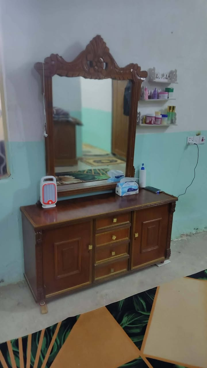 غرفه مستعمله وكنتور بابين وبوفيه كلمن وسعره


**إذا كنت صاحب هذا الإعلان وتريد حذفه لأي سبب، رجاءا أرسل رسالة إلى الدعم الفني**