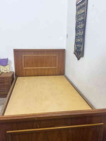 كنتور صاج مع ٢ سرير للبيع
الكنتور ٣ باب ذو ملحق  وسرير عرض ١١٠*٢٠٠سم
الاغراض نظيفة  المكان  بغداد الدورة التواصل ع الوات ساب ***********
