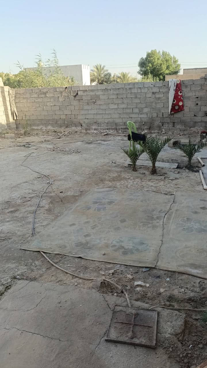 السلام عليكم قطعه ارض للبيع زراعي سند 25 قرار محكمه مسيجه وكامله خدمات موجودة في منطقة الگرغوليه قرب مدرسة المسار بالظبط مساحه الارض 190م واجه 15م نزال 13م  التواصل مع الرقم ***********
