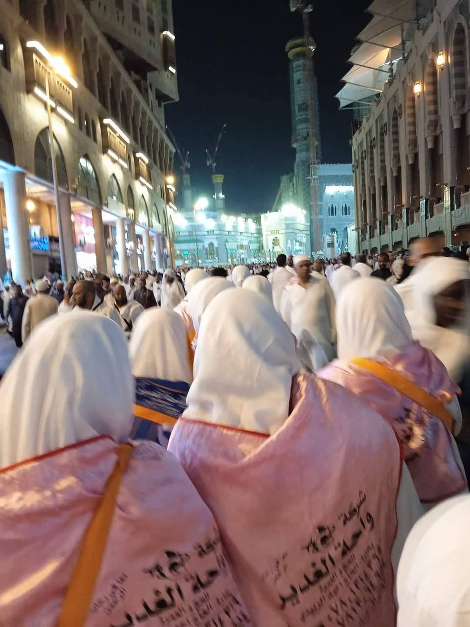 على بركة الله سارع لحجز مقعدك لاداء مناسك العمرة المفردة لشهر شعبان وعطلة نصفةالسنة المقاعد محد✈️✈️
يتضمن البرنامج
 النقل من الشركة والى الشركة باصات حديثة ومكيفة🚍
 ثلاث وجبات طعام بوفية مفتوح🍎 في المدينة المنورة ومكة المكرمة 🍌
تصريح دخول الروضة النبوية الشريفة هدايا للمعتمر احرامات نسائية ورجالية
 وحقيبة كتف وحقيبة كبيرة
 وباج تعريفي وربطة للنساء تعريفية السكن في المدينة المنورة مركزي🛌 ومكة المكرمة في محبس الجن مقابل الباصات دقيقة عن الحرم🛌 المكي مزارات كاملة في المدينة المنورة ومكة المكرمة 
٣ ليالي في المدينة المنورة ومكة في مكة المكرمة 
السعر للمعتمر ١٣٥٠ مليون وثلاثمائة وخمسون دينار عراقي نقدا 
للإستفسار الاتصال على الارقام 
***********📞
***********📞
***********📞
شعارنا خدمتكم شرف لنا
