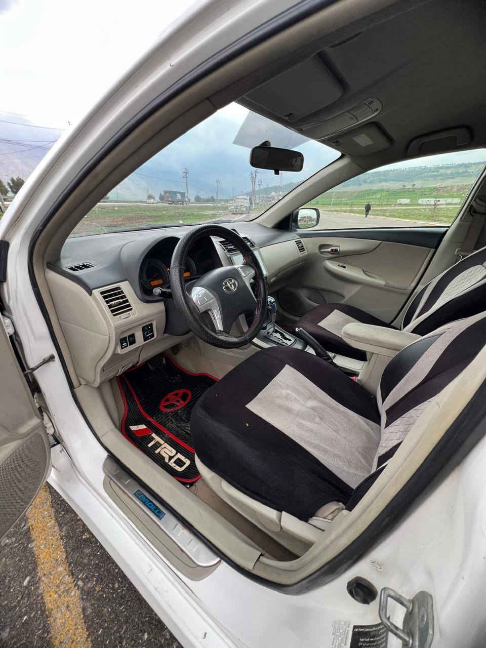 تويوتا كرولا ٢٠١٣ 
مةكينة ١٨ تشبول زينؤ 
رةقةم سةنةوى نوية 
بس صندق صبوغة و نيو جاملغى بشتةوة 
٩٩٠٠٠ هزار رؤشتية
سعر ١٢٥ و مجال 
*********** أربيل, العراق
