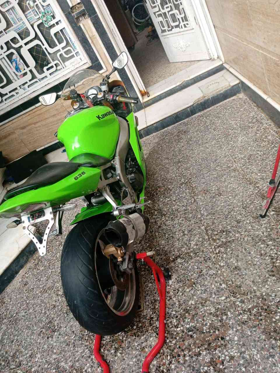 سلام عليكم كاوسكي للبيع 2004 درجه جديده بس بيه اليطغ بي ملعب يعني بيه خانه بيه صوت دراجه تشتغل وتمشي بيه صوت بس شغاله وراق كامله مكان بابل سعر خاص رقمي ***********
