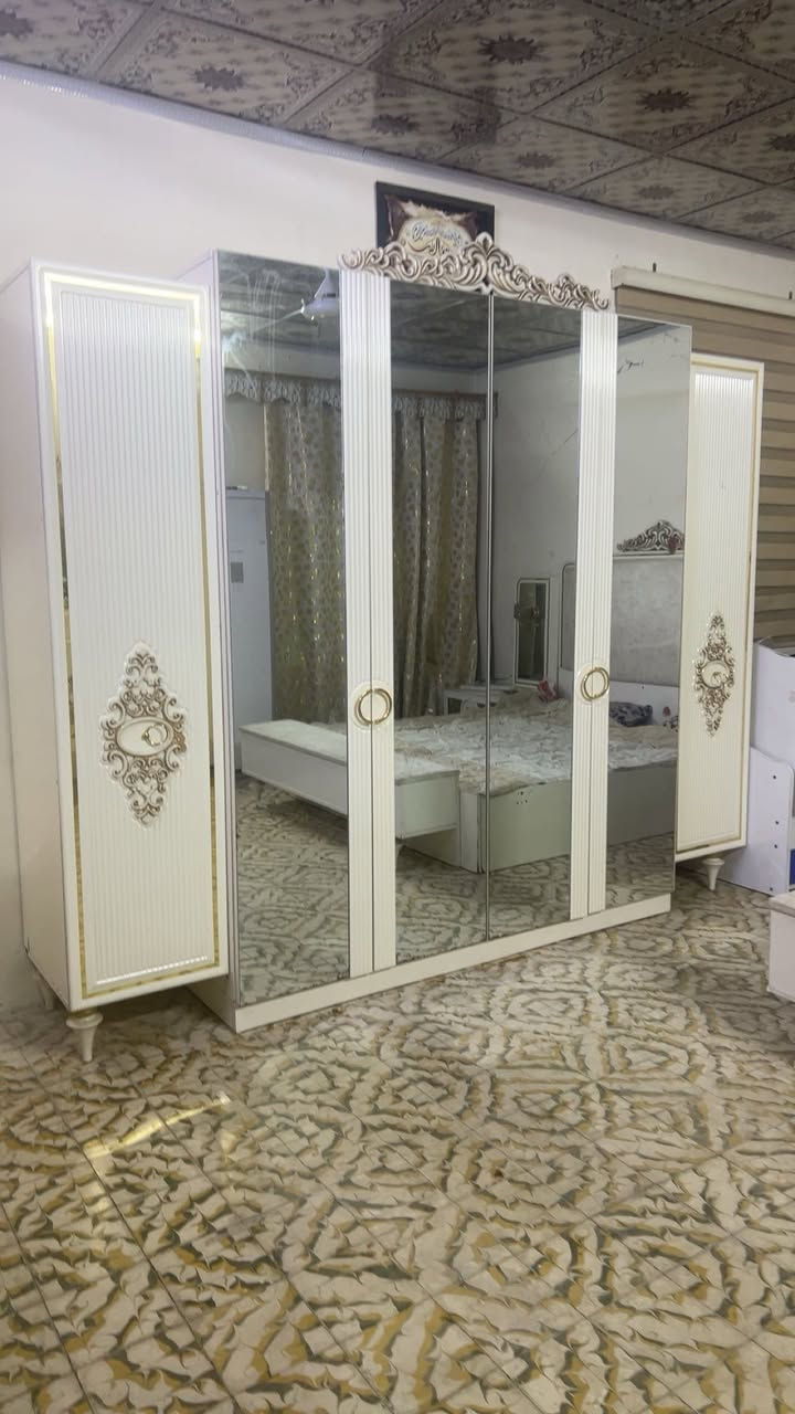 غرفة 8 قطع للبيع السعر 800 الف التواصل عل رقم *********** الكورك ***********
