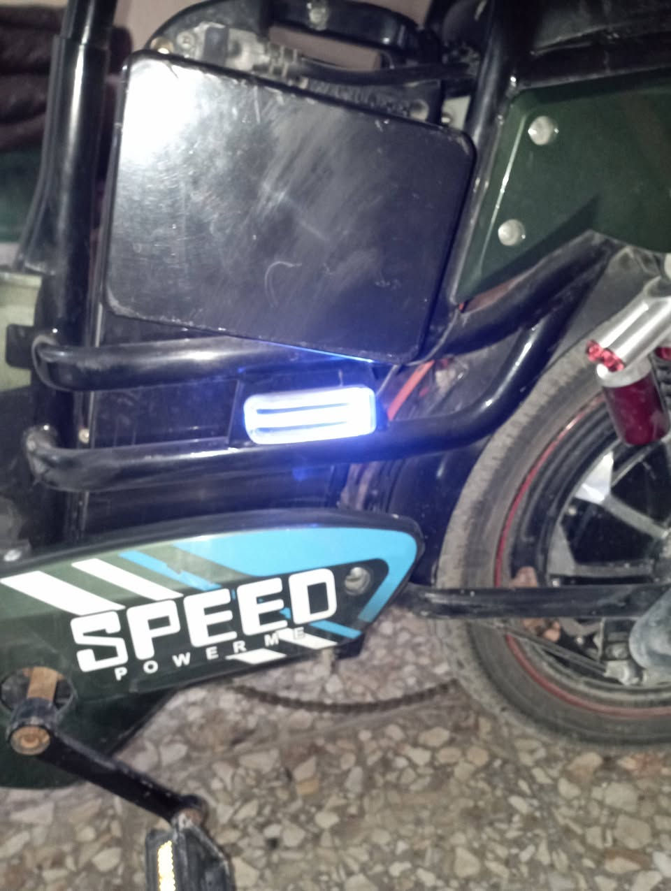 السلام عليكم دراجة شحن تمشي 40 كيلو ب الشحنه الوحدة الشاشة ذكية دبل ملف التشغيل بصمة + سويج السعر 300 الف بيع مستعجل العنوان بغداد البلديات للاستفسار ***********
