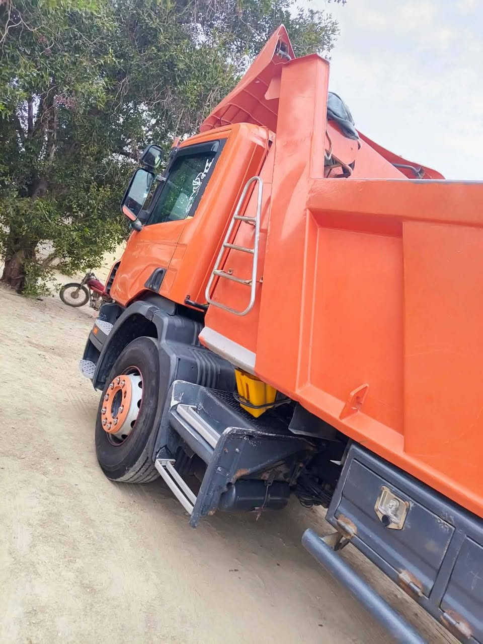 سلام عليكم سكانيه للبيع 2006 مكينه 5 نجكتر لا تبخير ولا تنقيص كير كوبره 3.3 شاصي جديد مامطول بلاد بدي جديد سياره جاهزه من كلشي تخم تاير جديد رقم بصره دولي وتحويل شرط ثاني يوم  سعر 240 مكان ناصريه رجائا الموشراي لا يخابر
***********
***********
