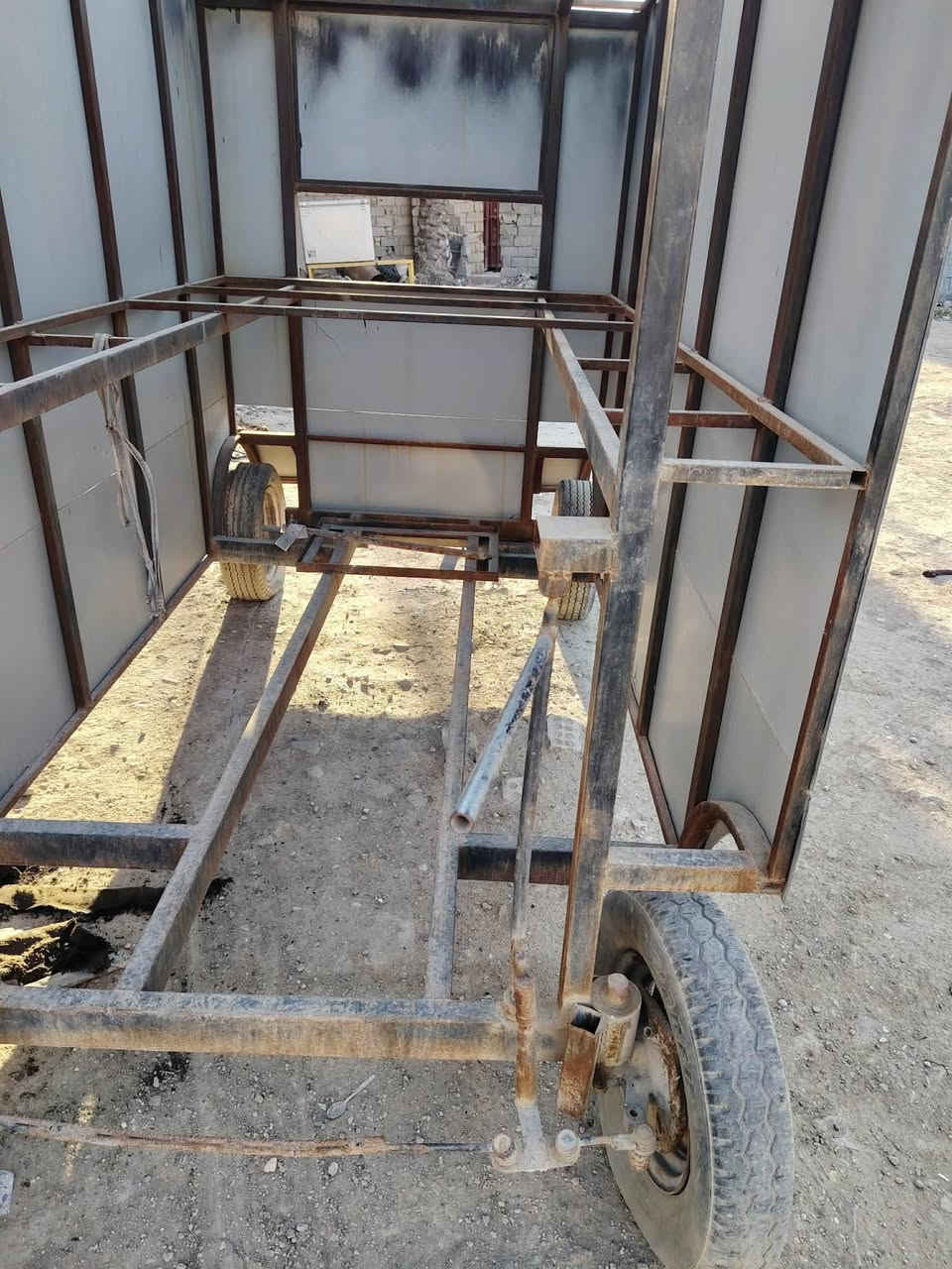 السلام عليكم عربانه موكب تحمل 6سماعات
***********
