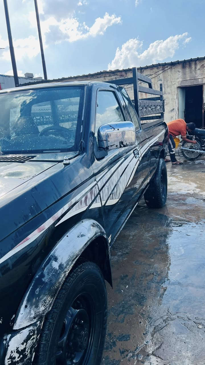 السلام عليكم

اسمي نيسان ويدلعوني بالعبده وقصتي هي صاحبي بعد ما استغلني واخذ البريد مني قرر يستغني عني الخاطر وحدة ثانية مع العلم اني من مواليد 2000رقمي ديالى  محركي بعده جديد وحجمه 2400 وگير اوتماتيك عمري ما تمرضت واخذوني للطبيب 

اخذني صاحبي على اساس نعيش سوه بس البشر مابي امان

لساتني محافظة ع شبابي وجمالي وداخلي رائع

طلبي الاكي انسان يصون العشرة ويحترمني ويقدرني

واكضي عمري معاه

اللي يريد يتواصل مع خاين العشرة والمعروف صاحبي

***********اسيا

*********** اثير
