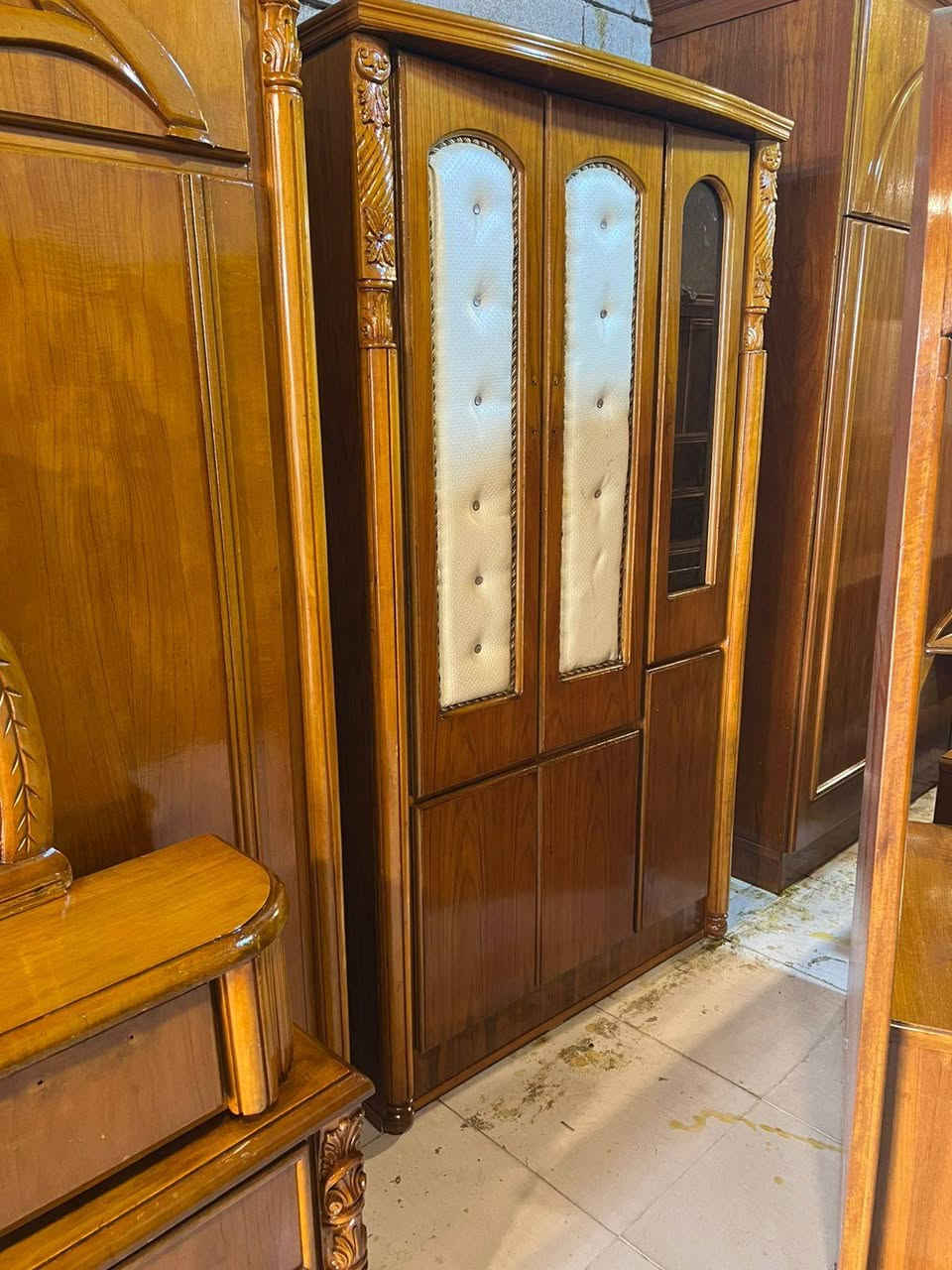 غرفه سته أبواب ملحق شغل ثكيل درجه اولى اتصل ع رقم موجود ***********
