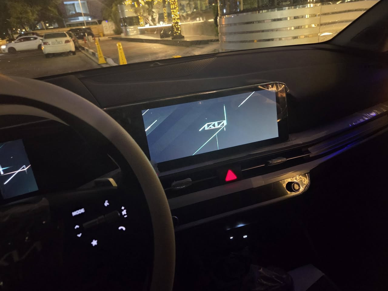 سبورتج زيرو بعدها ماشيه فقط للترقيم  140 كيلو  بعدها بلايلونها كلش  بالبصره السعر 245 اربيل اول وكاله بلاش   دواخل اسود  مواصفاتها معروفه تشغيل عن بعد جام كهربائي  مري طي شاشه متصله  سياره كارتون ***********
