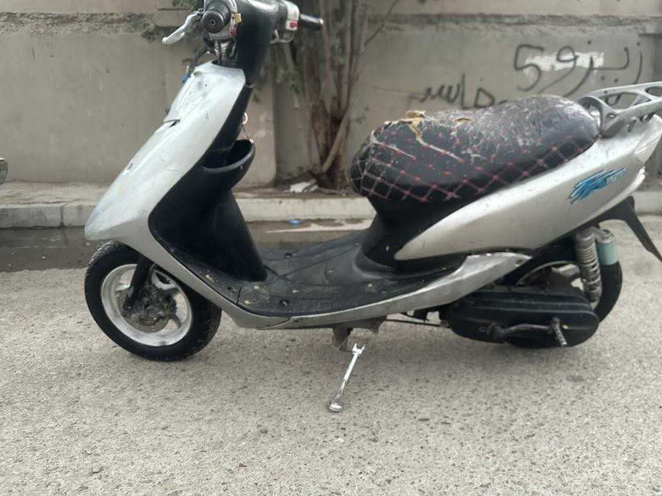 السلام عليكم
دراجه عصفوريه 60 للبيع شغاله مكينتها حلوة كهربائيات كامله كفراتها مرتبه نظيفات معدل 60 شلعتها حلو  بيها ويل نجمه اصلي نواقصها باتري وهاي الكصه واستان تعليك وشوته 

سعر 180 وبيها مجال حك جيه 

مكاني المشتل شارع المطبك

***********
