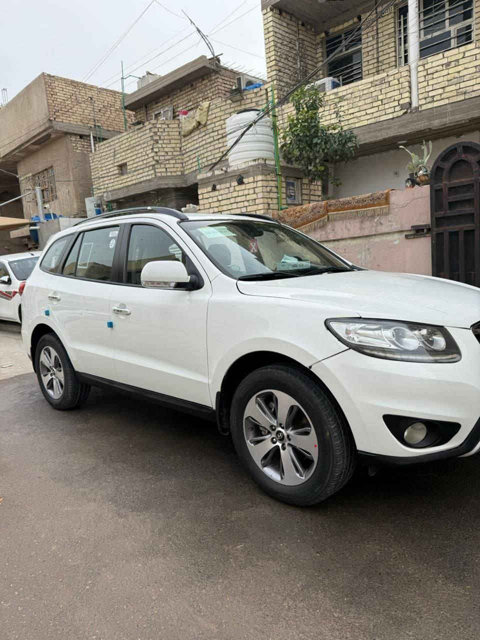 السلام عليكم 
سنتافي 12للبيع
فول سته سلندر 
بغداد رقم جديد بسمي
بيها صبغ قطعتين جاملغ خلفي وباب
ماشيه 179
السعر145بيها مجال
***********
