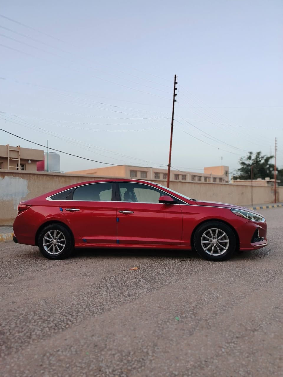 بيع او مراوس 
سوناتا 2018 وارد امريكي محرك 2400 GDi
مواصفات عاديه تحكمات استيرن نقطه عمياء كامره دواره
السياره نضيفه وعلى الفحص حادث بسيط بدون صبغ بدون تبديل بدون دواخل بدون ايرباك بس بارد وتكحيل رقم اربيل انكليزي مميز  تحويل او وكاله مكان السيارة كربلاء السعر 140 وبيها مجال قليل للاتصال *********** صورة الحادث بالمنشور
