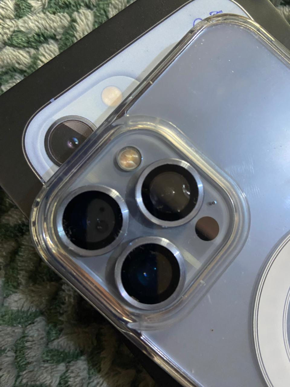 السلام عليكم
ايفون 13 برو ماكس 
ماستر شرق اوسط 
دبل خط(يعني خطين) 
بطاريه 77 
الجهاز لا مفتوح ولا مبدل بي أي قطعه التليفون ماستر وغراضه كامله 
+التليفون نضيف كلش 
فقط الكامره 0.5 بيها فطر مثل ما موضح بصوره تتبدل من الخارج فقط زجاجه مالتها 
السعر 680 
***********
