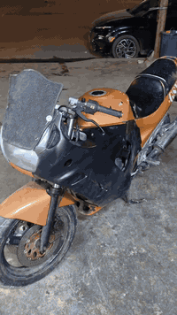 قفل 650 
كوم حديد شغال نكره سلف 
يحتاج كابريتر وصانصه مو زينات 
***********
