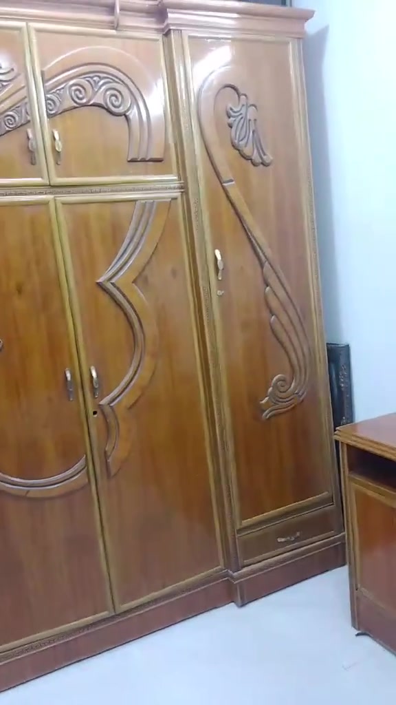 غرفة اخشاب احطاطة خشب صاج استعمال قليل السعر مليون وبيها مجال للتواصل ***********
