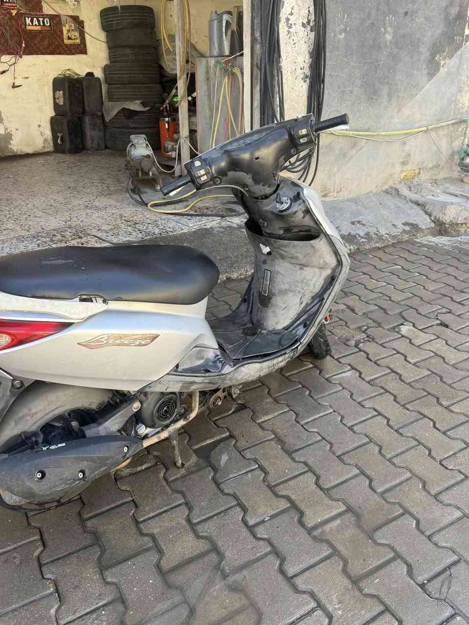 دراجة بريز للبيع نزلتها من الرمبة قبل أسبوعين  اخذتها برغي ما نقصها كلشي بلادي السعر 800 مكاني بغداد الحرية ***********
