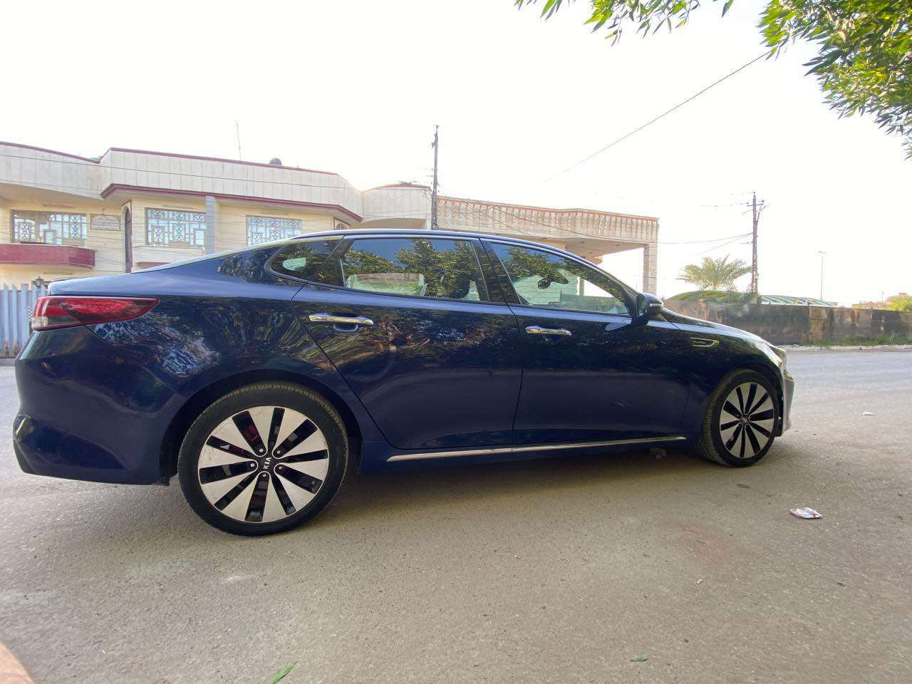 السلام عليكم 
كيا اوبتيما 2016  SXL 
فول 1 ع 1 / 
السيارة ماشية  114الف ضربتهة كما موضح بالصور بيهة حالوب بسيط
مواصفات :
‏ SXL المعروفة
/ محرك 2000 توربو 247حصان
/ بصمة ابواب وجنطه
/ بانوراما طكتين 
/ كامره عدد( 4) 
/   رادارت جانبيه للتحذير
/ لايت زينون عدستين
/ بك لايت لد 
/ سايد بريك بصمة
/ نظام ترحيب كامل مري جانبية وكشن السائق متحرك ويدات باب اناره 
/ صندوك خلفي ذكي يفتح عند الاقتراب  
 / نقط عمياء تحذير عند الاجتياز وعند صف السياره
/ حساسات خلفيه بلاديه
/ كشنات جلد
/ تدفه تبريد كل الكشنات اماميه والخلفيه تدفئه فقط
/ تحكمات الكشنات الاماميه كهربائي وخزن 2 وضعيات
/ شاشة كبيرة و gbs    
/ تحكمات ستيرن فول كامله
/ شفتات كير بالستيرن
/ تبريد قطعتين منفصل 
/ سستم صوت الماني هارمن كاردن 10 سماعات 
/ بردات  جانبيه بلادي سحب
  
السعر 125 $ وبيهة مجال 
للتواصل : ***********
مكان السيارة بغداد. البلديات بغداد, العراق
