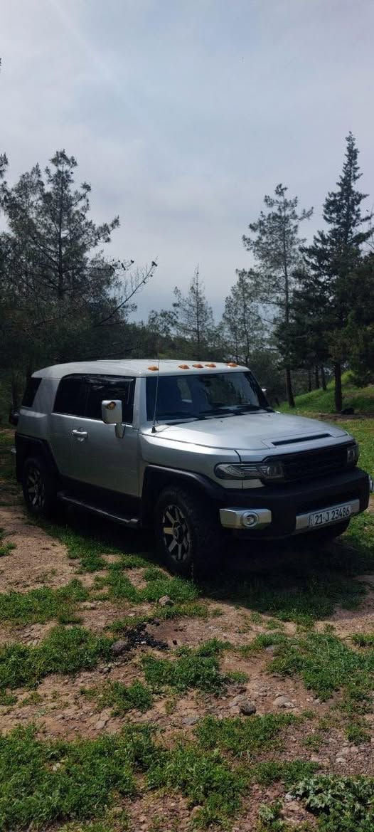 تويوتا FJ كروزر 2010 – لون رصاصي – دفع رباعي (4×4) محدث 2020
• الماركة: تويوتا

• الموديل: FJ Cruiser

• سنة الصنع: 2010

• اللون: رصاصي

• نظام الدفع: رباعي دائم (4×4)

• المحرك: V6 سعة 4.0 لتر

• عدد الأسطوانات: 6 سلندر

• القوة: 259 حصان

• عزم الدوران: 380 نيوتن.متر

• ناقل الحركة: أوتوماتيك 5 سرعات

• الوقود: بنزين

• سعة خزان الوقود: 72 لتر

• عدد المقاعد: 5 ركاب

• عدد الأبواب: 5 أبواب

المواصفات والتجهيزات:

* دبل ثقيل وخفيف للطرق الوعرة.

* قفل دفرنس خلفي (Rear Differential Lock).

* نظام التحكم بالجر (A-TRAC).

* نظام الثبات الإلكتروني (VSC).

* نظام مانع انغلاق المكابح (ABS).

* وسائد هوائية أمامية وجانبية.

* مثبت سرعة.

* مرايا كهربائية.

* نوافذ كهربائية.

* تكييف هواء قوي.

* نظام صوتي مع شاشة ايباد كاربلاي و أندرويد اوتو

* جنوط ألمنيوم.

* كشافات ضباب.

* عتبات جانبية.

* إطار احتياطي خلفي.

* حساسات ضغط الإطارات.

* مقود متعدد الاستخدامات.

بدون صبغ كلين تايتل بدون دواخل 

*سعر ( ١٩٠$ ) بي مجال 

‏📱***********
