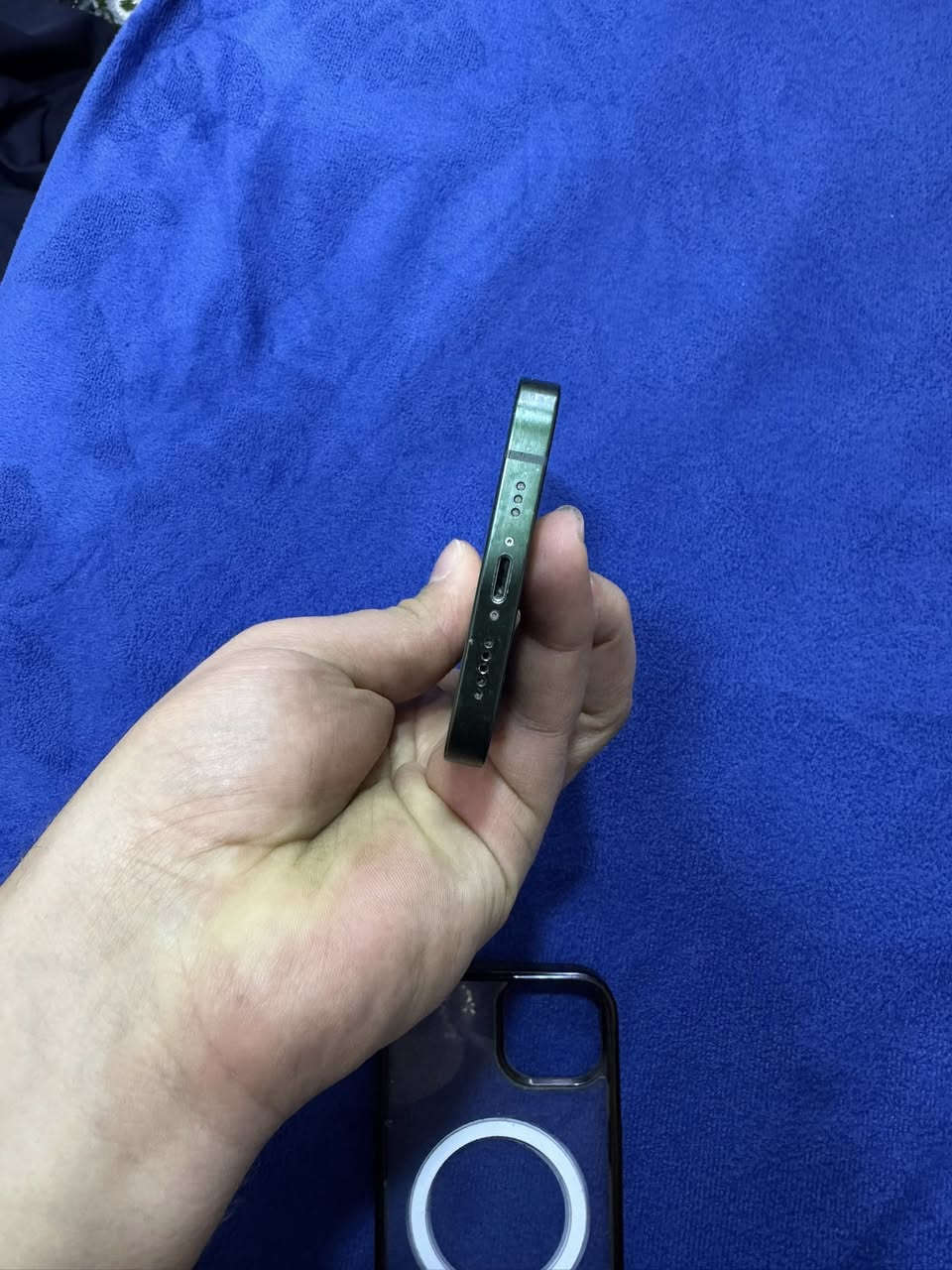 السلام عليكم ايفون 13 عادي  بطاريه 81‎%‎ ذاكره 128 جهاز نضيف ويا كارتونه فقط مكاني بغداد حي اور  واتساب ***********
