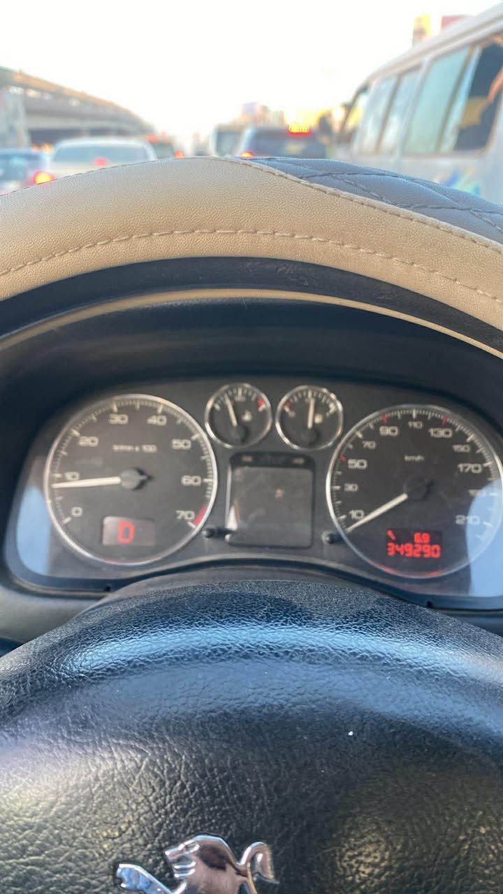 بيجو لبيع موديل 2006 
سعرها 47 
*********** كربلاء, العراق
