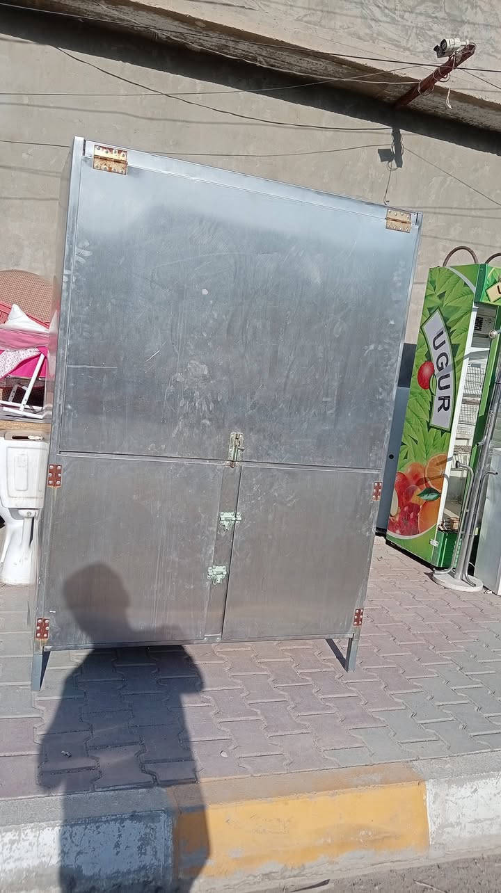 سلام عليكم جمبر جاي متكامل هو وطباخ وقواري جاهز بس يريد مكان واحد يشتغل سعر ٢٠٠ ألف شراي اتصل ***********
بي وتساب
