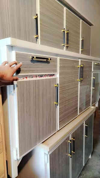 سلام عليكم وصول وجبه جديده في مزاد لأخوين العنوان المفرق الطرق والجسور مقابيل العزات بن تجه رايح عليه المفرق السعر اب 325 وبي مجال الاستفسار *********** كونترات جديد مترين والسنك مترا و30 يتوفر الالوان
