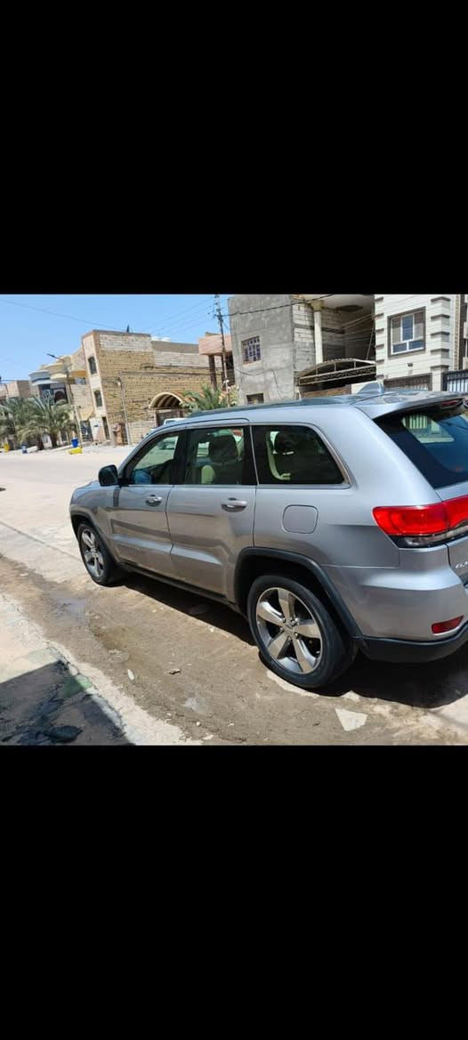 جيب لاريدو موديل ٢٠١٧ سياره خليجي حاويه (ادوات ) مواصفاته كفالة كص كفالة انتر بول هيمي  السعر 100 وبيها مجال العنوان البصرة ***********
