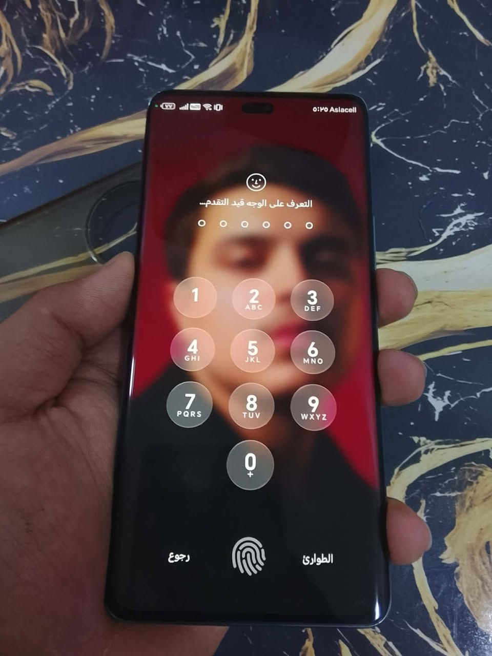 هونر اكس ٩ سي الجهاز نضيف شخط مابي يجي ويا كرتونه وشاحنه ذاكره ٢٥٦ جهاز جدا قوي بل العاب وبل تصفح وبكلهن رايده ٣٢٥ وبي مجال مكاني بغداد حي الجهاد المكاسب قرب جامع الحافض *********** سبب البيع محتاج فلوس
