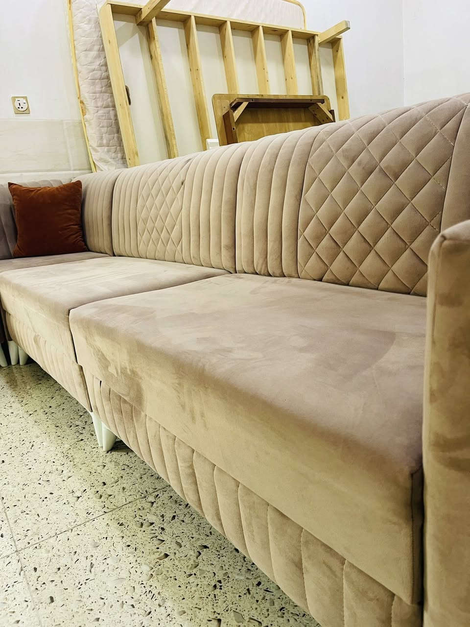 سڵاو بەڕیزان ئەم تاقم ئێڵە بۆ فرۆشتن زۆرکەم بەکارهاتوە وەک لۆک وایە 8  نەفەریە دەسکردە و بازاڕی نیە هەربەڕێزک مشتەریە پەیوەندی بکات لە سلیمانی 
0772 524 94 68
