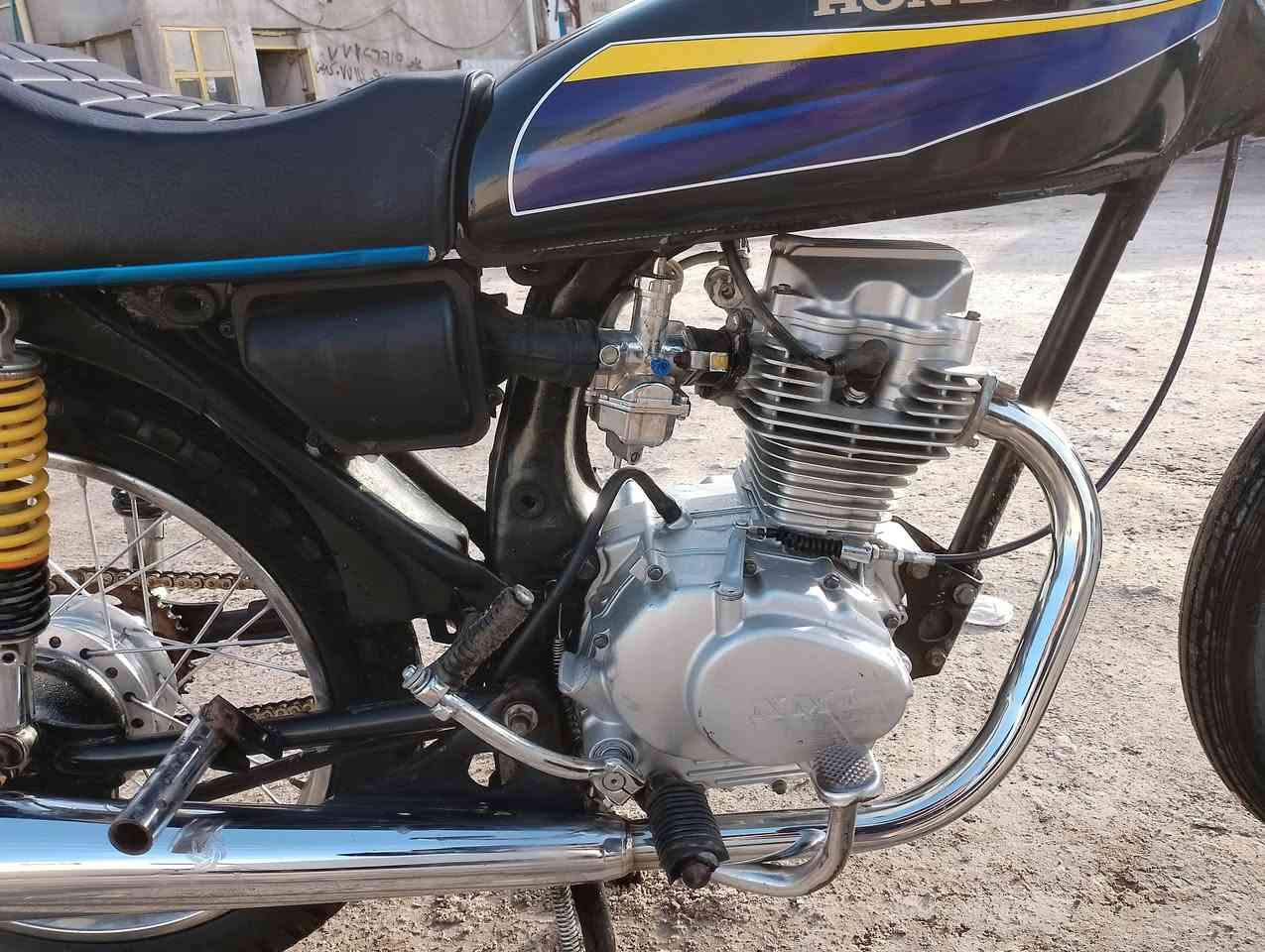 دراجة جديدة مامفتوحة
سلام عليكم خوان
دراجة جديدة مامفتوحة 
كلشي جديد تعمير اصلي 
السعر 550
الدراجة ادوات..؟ (***********
