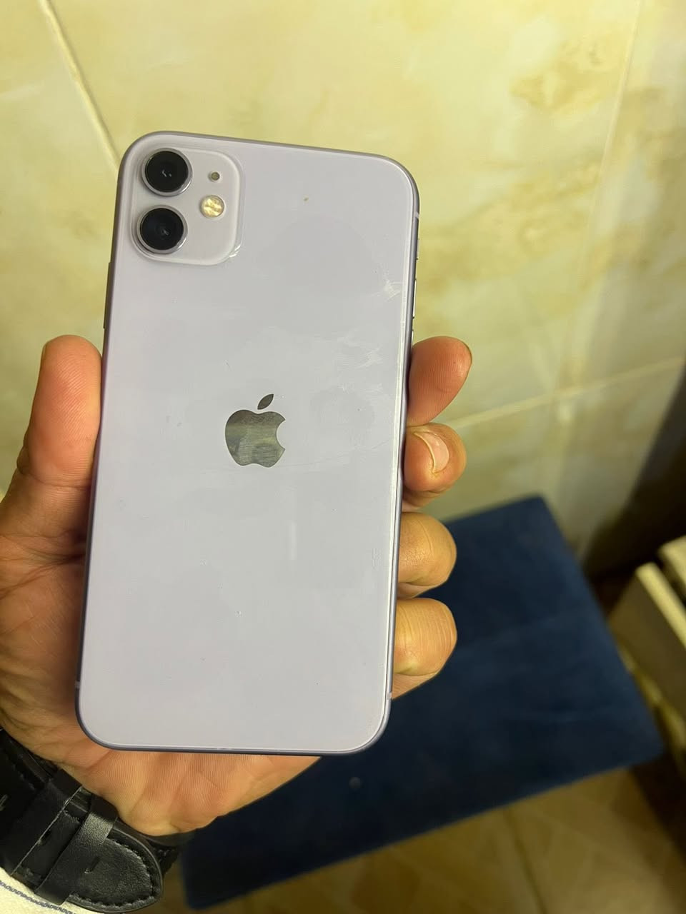 متاح ايفون 11عادي جهاز نضيف كلش مبدل بس شاشه تفصيخ  بطاريه92بلاديه  السعر 250 وبي مجال بسيط مكاني ديالى بعقوبه الحديد ***********
