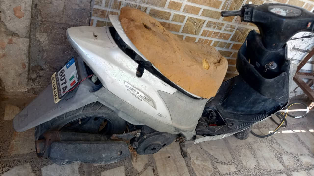 سلام عليكم دراجه البيع درس ياباني
عطلهه زنجيل فالت مثل ما موضح بل صوره واشر قبق كور 
و باتري الدراجه مابيهه شي بس الزنجيل فالت 
الستفسار ***********الرءاسه مال العبيدي شارع 20مقابيل صيدليه بن البيطار السعر 160

