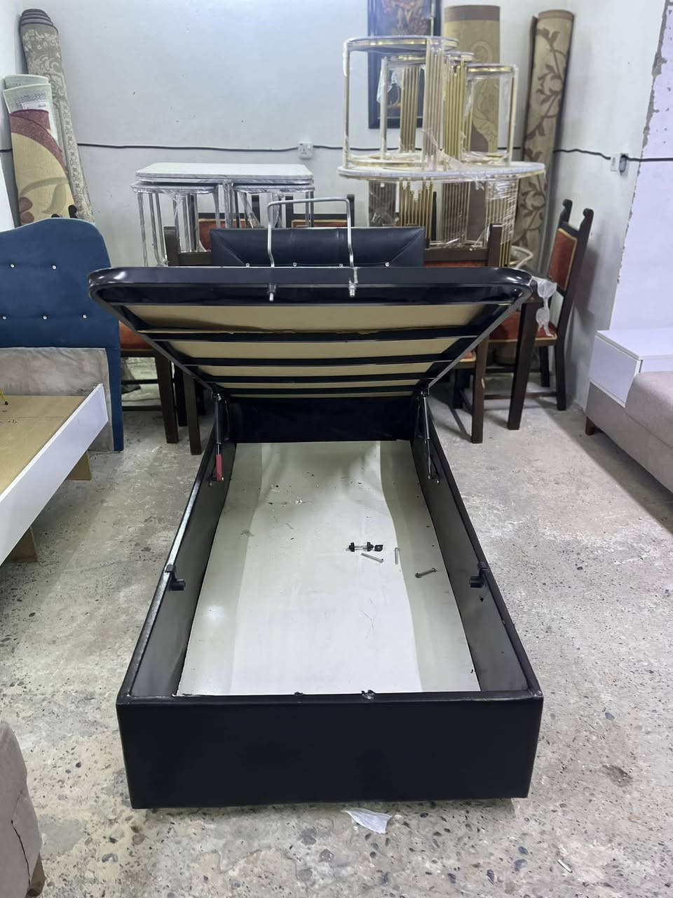 معرض سنان العاني) لبيع  اثاث منزلي  مستخدم وجديد
وتبديل 
(***********يوجد توصيل 
)(***********)/اومرسلتنا على الواتساب العنوان سليمانيه /كاني كورده قرب من ماركيت  شوگ
