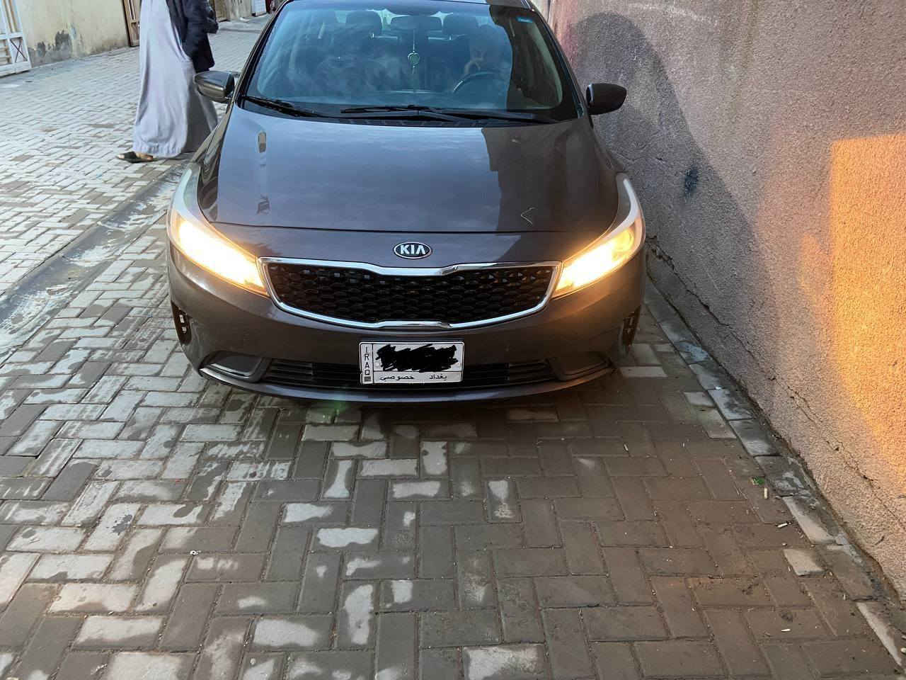 السلام عليكم ، السيارة حادثها مياه امطار إلى حافة الدوسة ،تعمل وتسير في أمريكا حسب التقرير ، كهربائيات كلها شغالة ماكو اي قطعة امبدلة بالسيارة موجود التقرير والسونار ،السيارة خير من الله ، متواجد واتساب وهاتف ***********  السعر 128 ورقة وبيها مجال ،عنواني بغداد العبيدي
