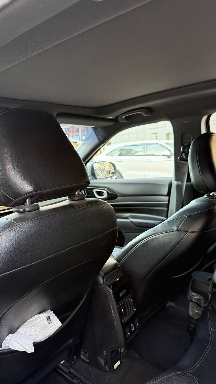 🚘 للبيع Jeep Compass Limited 2022 🚘
▪️ اللون: ماروني
▪️ فئة Limited (أعلى فئة)
▪️ نظام دفع رباعي 4×4
▪️ ممشى: 91,000 كم
▪️ محرك 2.4L مع جير أوتوماتيك 9 سرعات
▪️ شاشة كبيرة مع Apple CarPlay و Android Auto
▪️ مقاعد جلد
▪️ مقاعد أمامية تبريد وتسخين
▪️ تدفئة مقود
▪️ تشغيل بصمة ودخول ذكي
▪️ كاميرا خلفية وحساسات
▪️ مثبت سرعة ذكي 
▪️ نظام النقطة العمياء (Blind Spot)
▪️ نظام المحافظة على المسار
▪️ بانوراما 
▪️ تايرات دنلوب
▪️ حادثها باب و جاملغ عكس السايق 
▪️ ايرباك سستم 

السيارة بحالة ممتازة جداً، استخدام شخصي ومحافظ عليها، والصيانة الدورية مجراة بانتظام.

💰 السعر: 154 ورقة قابل للتفاوض للجادين
📍 الموقع: بغداد
📞 ***********
