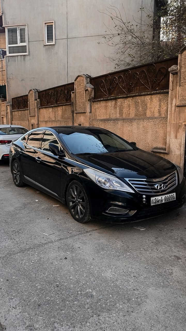 هونداي ازيرا
محرك 6
فول موصفات 

موديل 2011 خليجي فول مواصفات
بدون ضرر بدون صبغ 

المواصفات
بردة خلفية كهرباء
تحكمات ستيرن
بصمة تشغيل 
بصمه أبواب 
حساسات أماميه 
حساسات خلفيه 
بانوراما 
قطعتين تبريد
زراك لايت 
مثبت سرعه
شاشة 
كامرة اماميه
كشنات جلد 
كشنات كهرباء
اشاير بل مري
 مري شفط
مانع تزحلق 
السيارة رقم دهوك

تريد تحويل تريد وكالة عامة 
سعرها 125$ 
عليها غرامة 9 اوراق تنزل من السعر 
***********
***********
