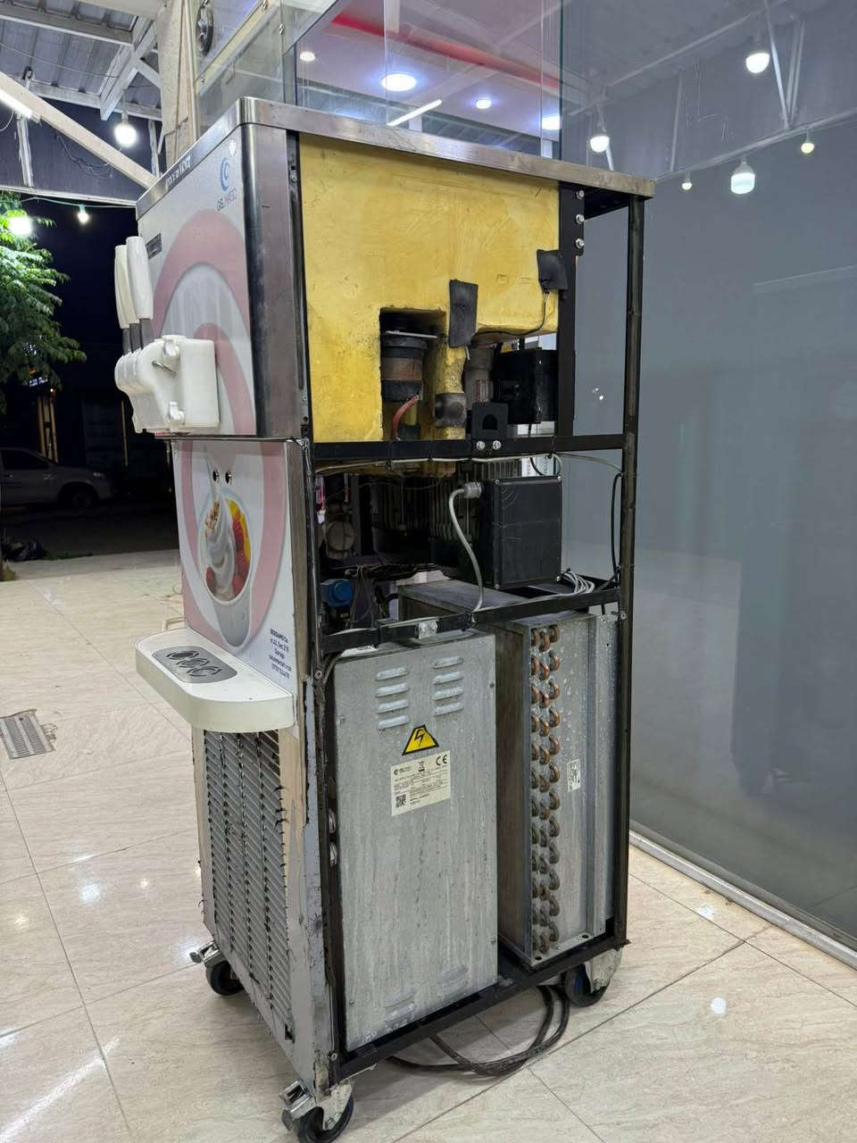 جيهازى دؤندرمه و به صطه ره بؤ فرؤشتن جيهازى دؤندرمه به كاره باى سنگل ئيش ئه كات  به شه رت هيچى ده سكارى نه كراوه هه موو بارچه كانى بيلادى شه ريكه ى خؤيه تى نرخى ٤٨ $وه ره قه يه به صطه ره ايطالى فريگؤماتى سريفيز سعرى ١٤$وه ره قه
***********
*********** السليمانية, العراق
