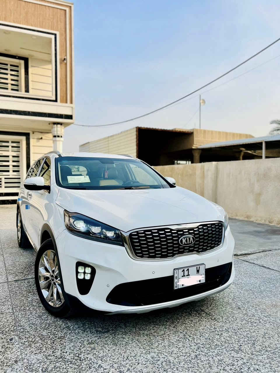 السلام عليكم سورنتو خليجي شركه الدوليه
فول موصفات عده بنرومه 

موديل 19جديده بوضع شركه 

رقم بغداد هزه وسنويه كله جاهزه بسمي تحويل مباشر 

كشنات كهرباء +جلد 

جنطه كهرباء .7راكب 

محرك 6سلندر 

تبريد شاشه وشاشه ابل كار 

تحكمات وحساس امامي خلفي ومري شفط 

بصمات 2وبصمه سياره كتلوكات والعده ممفتوحات 

سبير مانازل ويل كروم تبريد 3قطع 

باقي موصفات المعروفه 

سياره مكفوله من صبغ وفتح وتبديل فقط بارد باب خلفي بسيط كلش باقي مكفول 

عنوان بغداد 

لسعر 238بيها مجال بسيط 

***********
