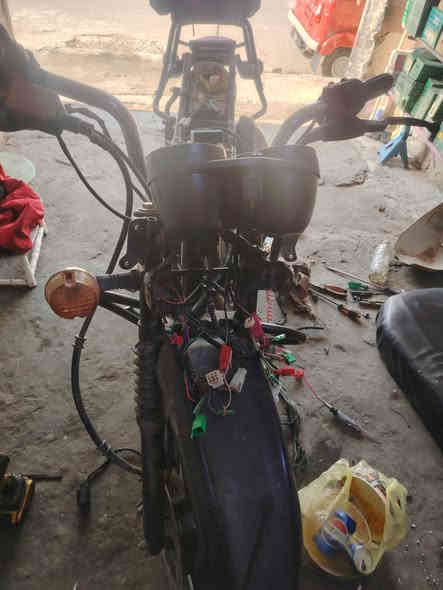 دراجة بوكسر للبيع
دراجة مابيها اي شي مكينة زينة مابيها اي شي مشكلتها بس بل كهربائيا دراجة مستخدمة ٥ اشهر فقط ظفيرة جديدة و ملف جديد و كتف شحن جديد و دشبول جديد  بس مجاي اعرف مشكلتها ابيع على هل حطة مكينة شغالة نكرة قبل لا تصير مشكلة كهبربائيات
العنوان حي البتول الولدايه
السعر 450 الف و بيها مجال لين مشكتها فقط كهربائيات اني ماعرف مكينة مابيها شي شغالة وما مفتوحة بس سببب البيع طار الواهس 
رقم مبايل 
***********
اغراضها موجودة كاملة
