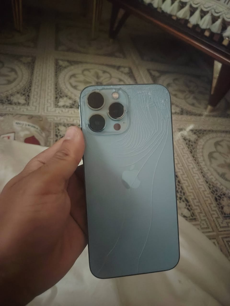 13 برو ماكس شرق اوسط للبيع مستعجل ع بيعته سعره 450 اتصال ***********
