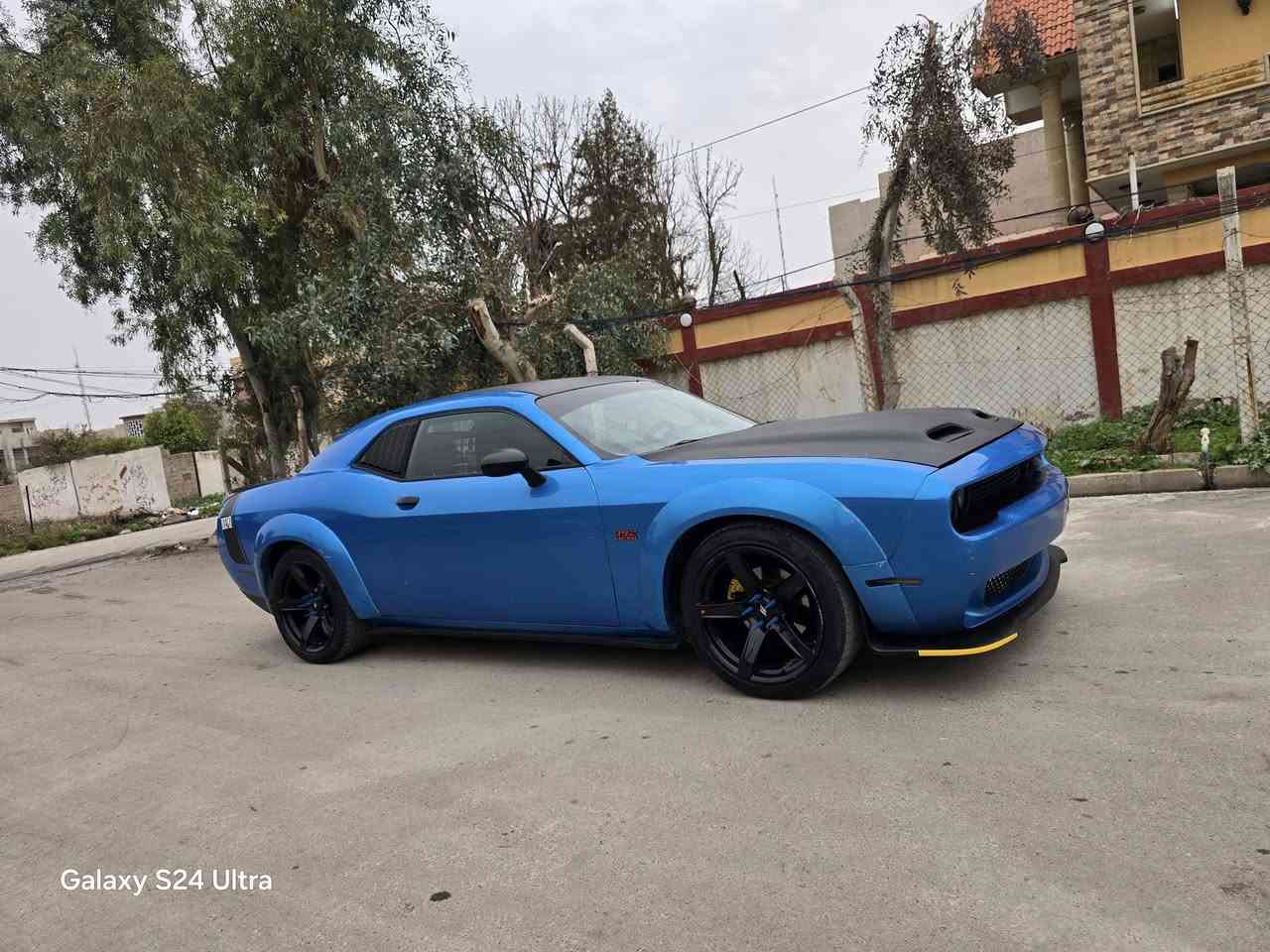 للبيع
سعر 110$
جالنجر 2012 محدث 2020 
🚫مصبوغة عام تغيير لون 
محرك 6 سلندر حجم  3.600   كير اوتوماتيك شرط المحرك والكير 
رقم بغداد  دولي رقم وهزة وسنويه  جديده 
شرط التحويل 
بصمة تشغيل بصمة ابواب تشغيل عن بعد 
شاشه كامره تحكمات ستيرن كشن كهرب 
داخل كنتارة 
صدر امامي خلفي بشرط 
سيارة جاهزه دينار متصرف عليها 
موصل الايسر 
***********
***********
